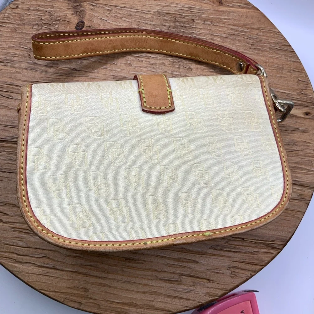 Dooney & Bourke Vintage Tan Cream Canvas Leather Trip Flap Wristlet - Picture 4 of 7